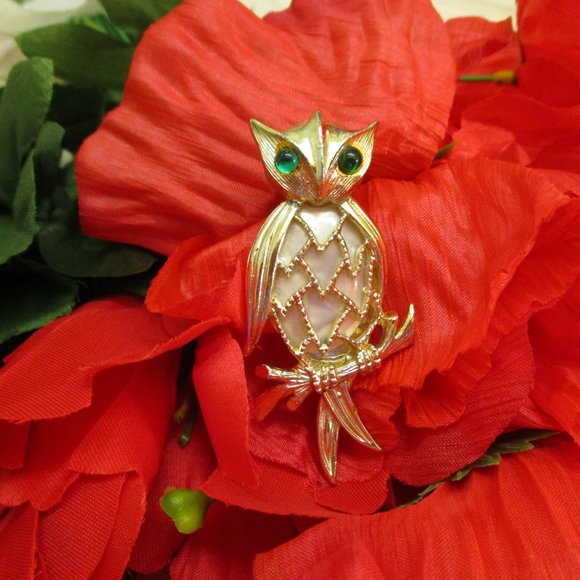 VINTAGE Silver Green MOP Owl Brooch ~ Mother of Pearl Glass Cabachon Silver Owl - Picture 5 of 12